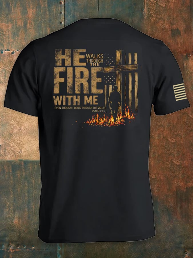 He Walks With Me In The Fire, Even Through The Darkest Valley. Christian Faith Print Men'S Short-Sleeved T-Shirt